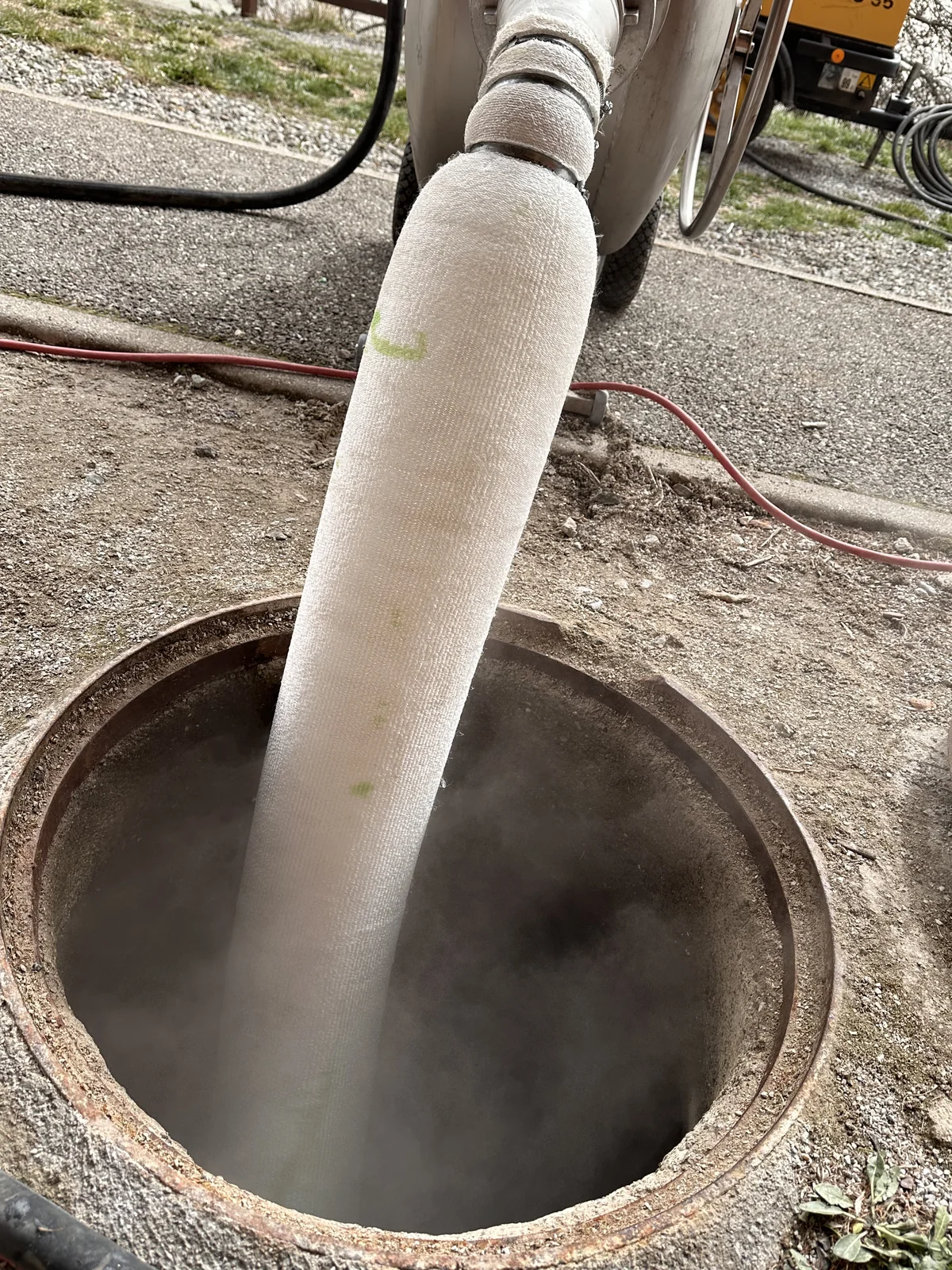 Chemisage de canalisation en cours à Chaillol, Hautes-Alpes — ARC Assainissement